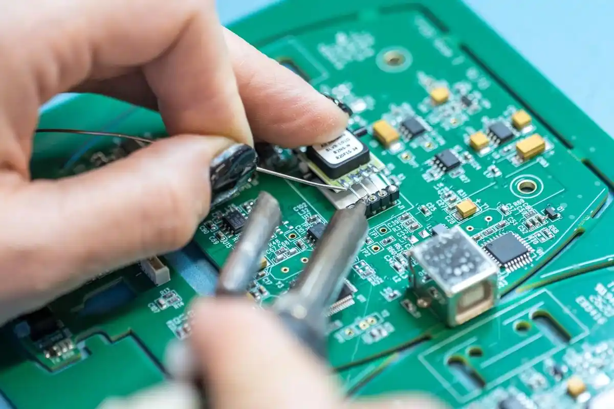 End-to-end IoT device assembly